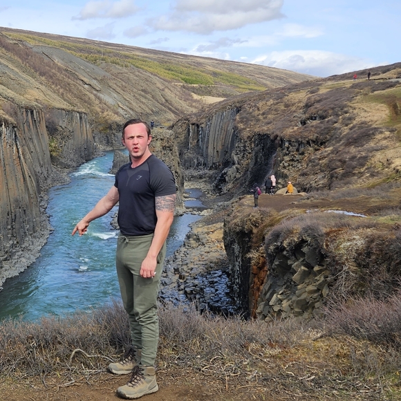 Cognar Fjallhersir är rolig och smart. Jag bor i Arizona och jag har två mopsar. - Picture 3 of 12